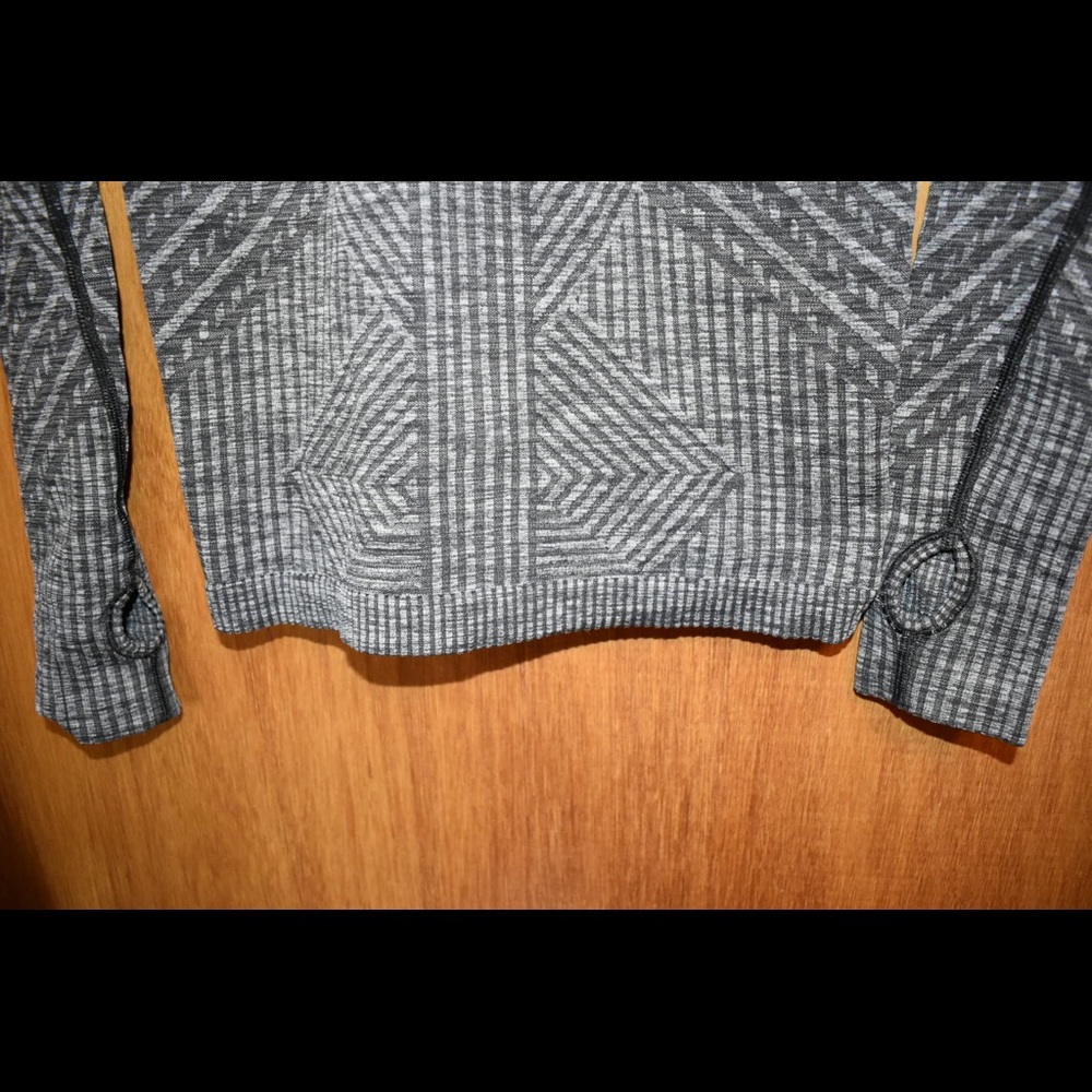 Lululemon Grey Patterned Long Sleeve - image 4